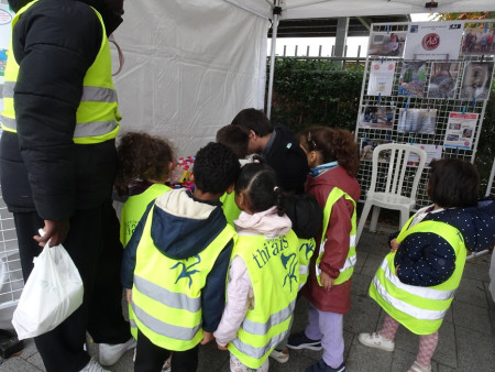 15 octobre 2025 : stand et animation pour "Mon quartier va briller" à Thiais (94).