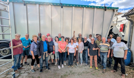 10 septembre 2026 : l'équipe qui a chargé les 6520 kg de plastique du dernier camion au départ de Saint-Pierre-lès-Nemours
